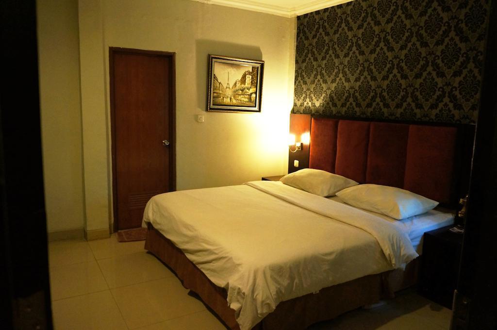 Feodora Airport Hotel Palembang Exterior photo